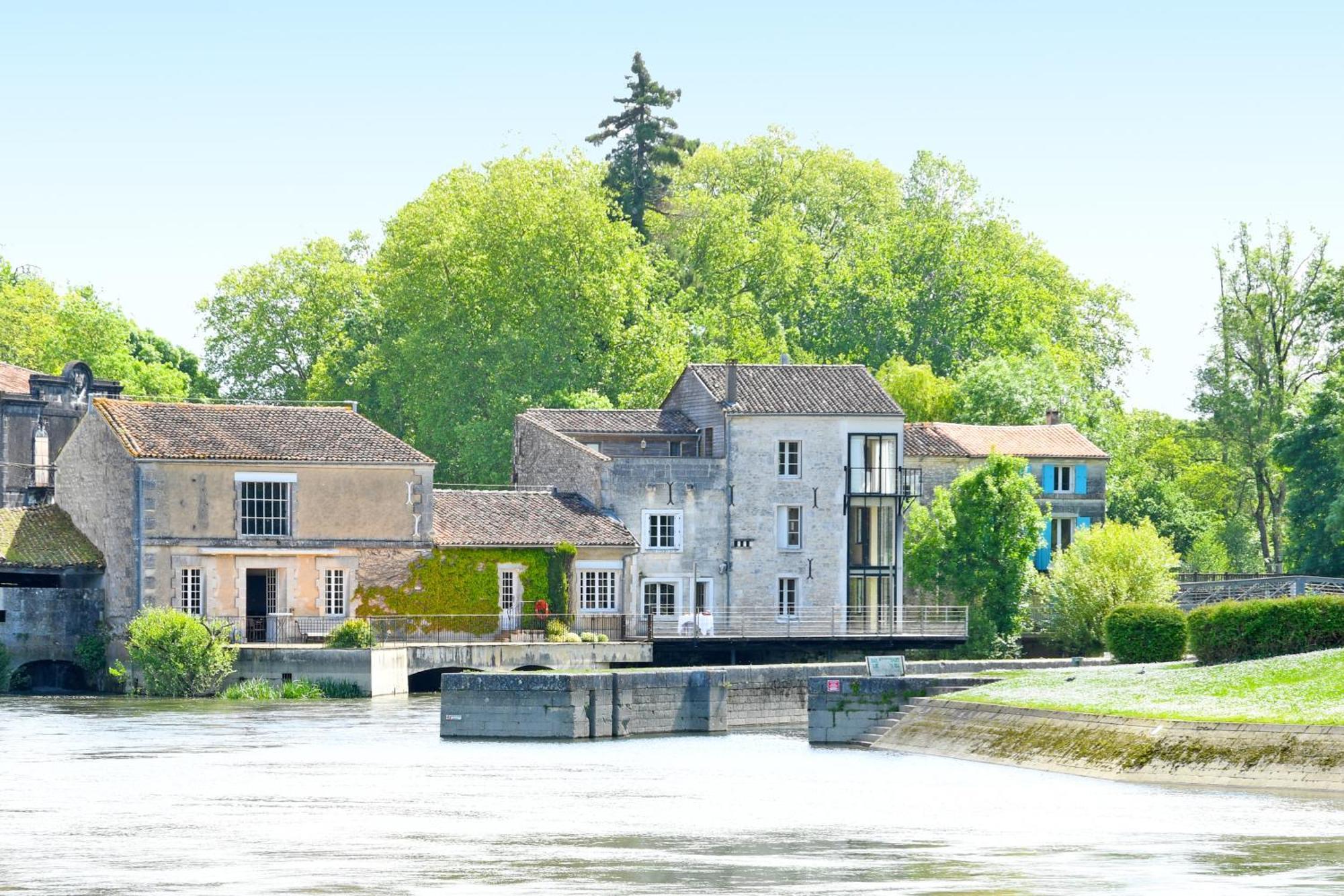 Quai 3 Loft Moderne Et Lumineux Les Pieds Dans L'Eau Apartamento Jarnac Exterior foto